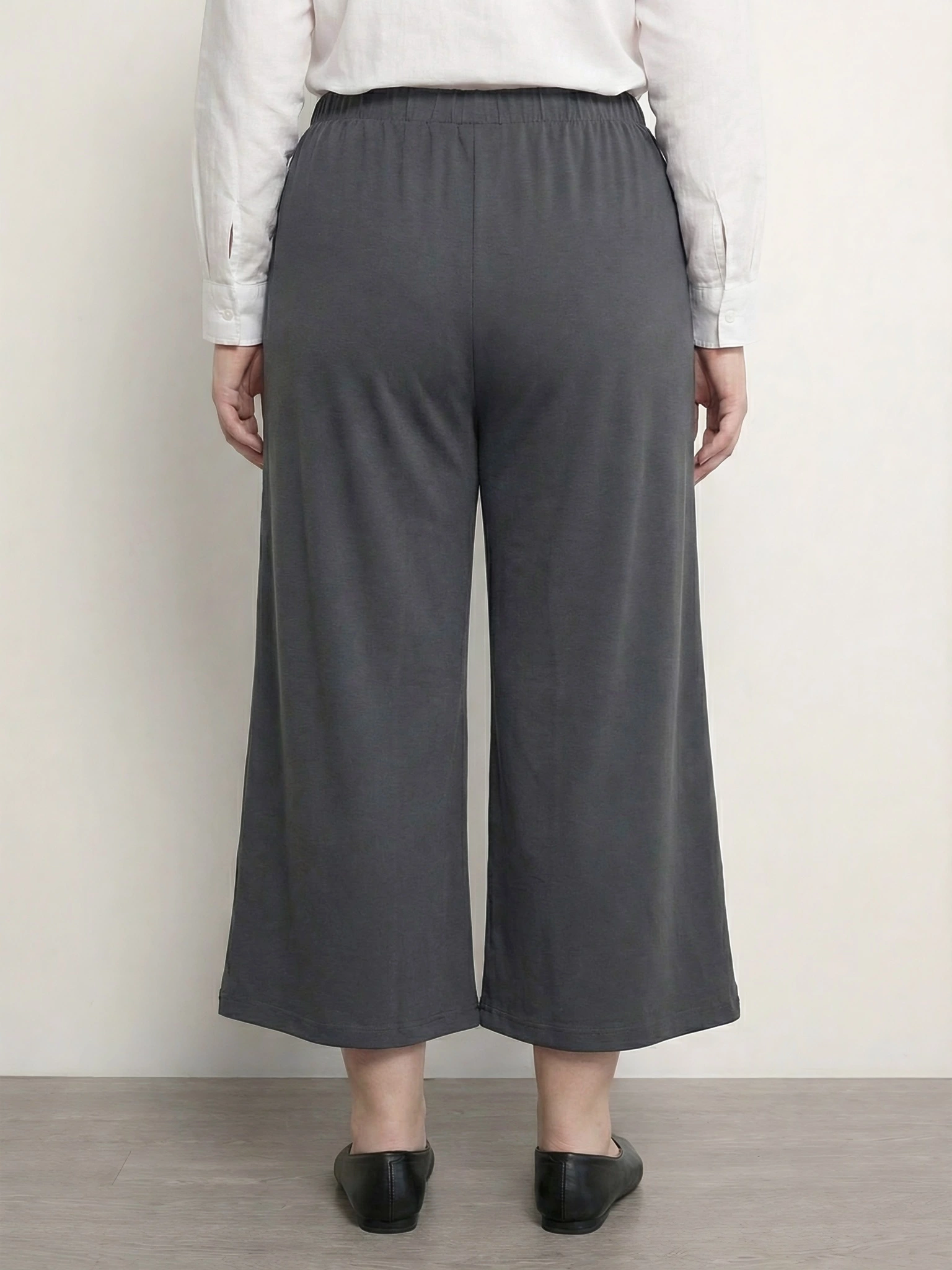 Брюки-кюлоты трикотажные зеленого цвета из смесовой вискозы